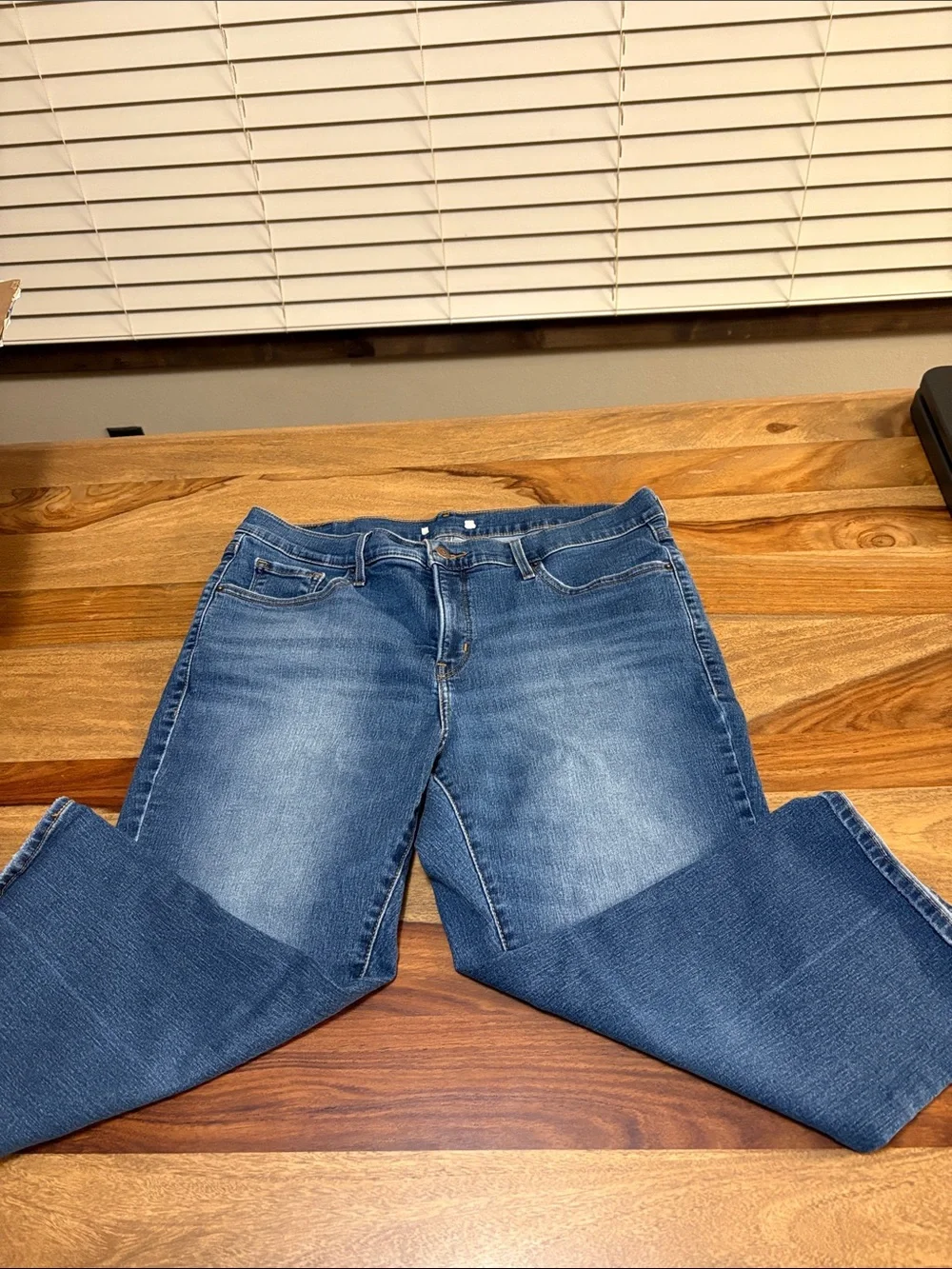 Levi's Women's Medium Blue Straight Crop Jeans